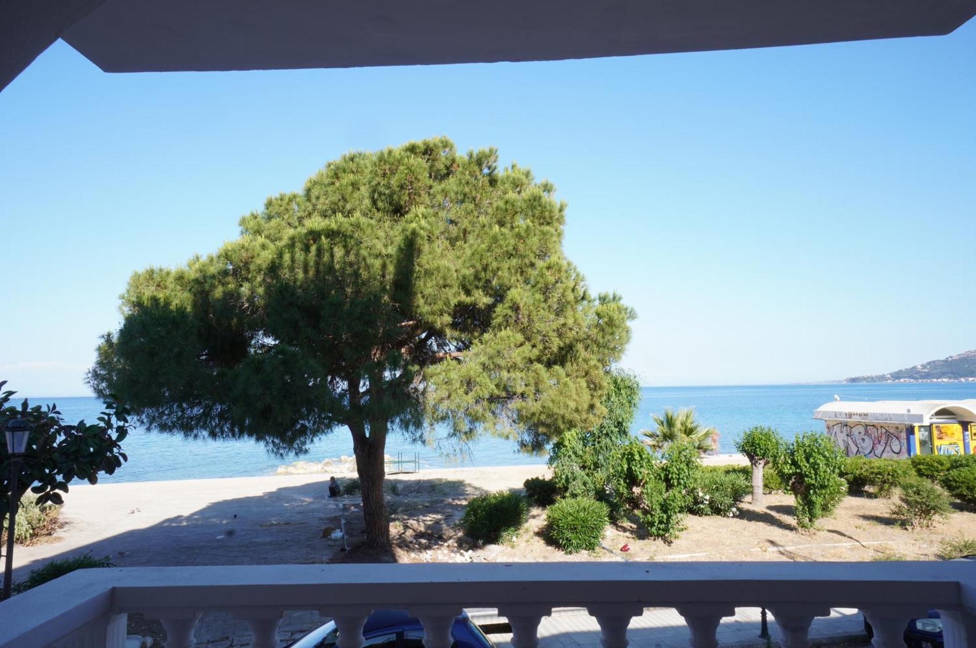 Mandy Seafront Studios Закинтос Номер фото
