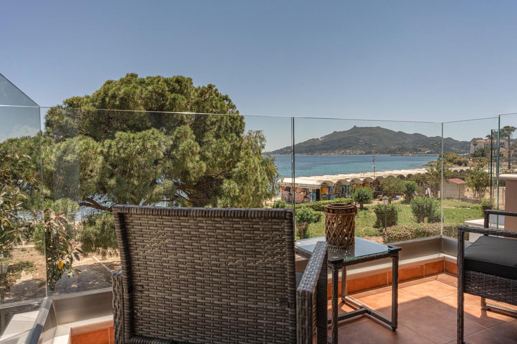 Mandy Seafront Studios Закинтос Номер фото