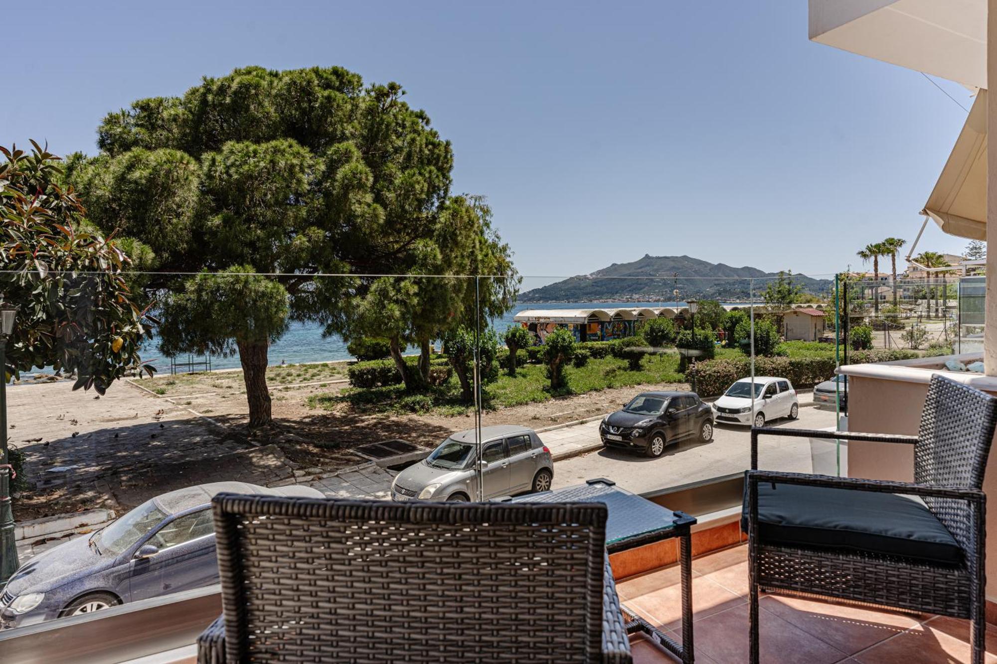 Mandy Seafront Studios Закинтос Номер фото